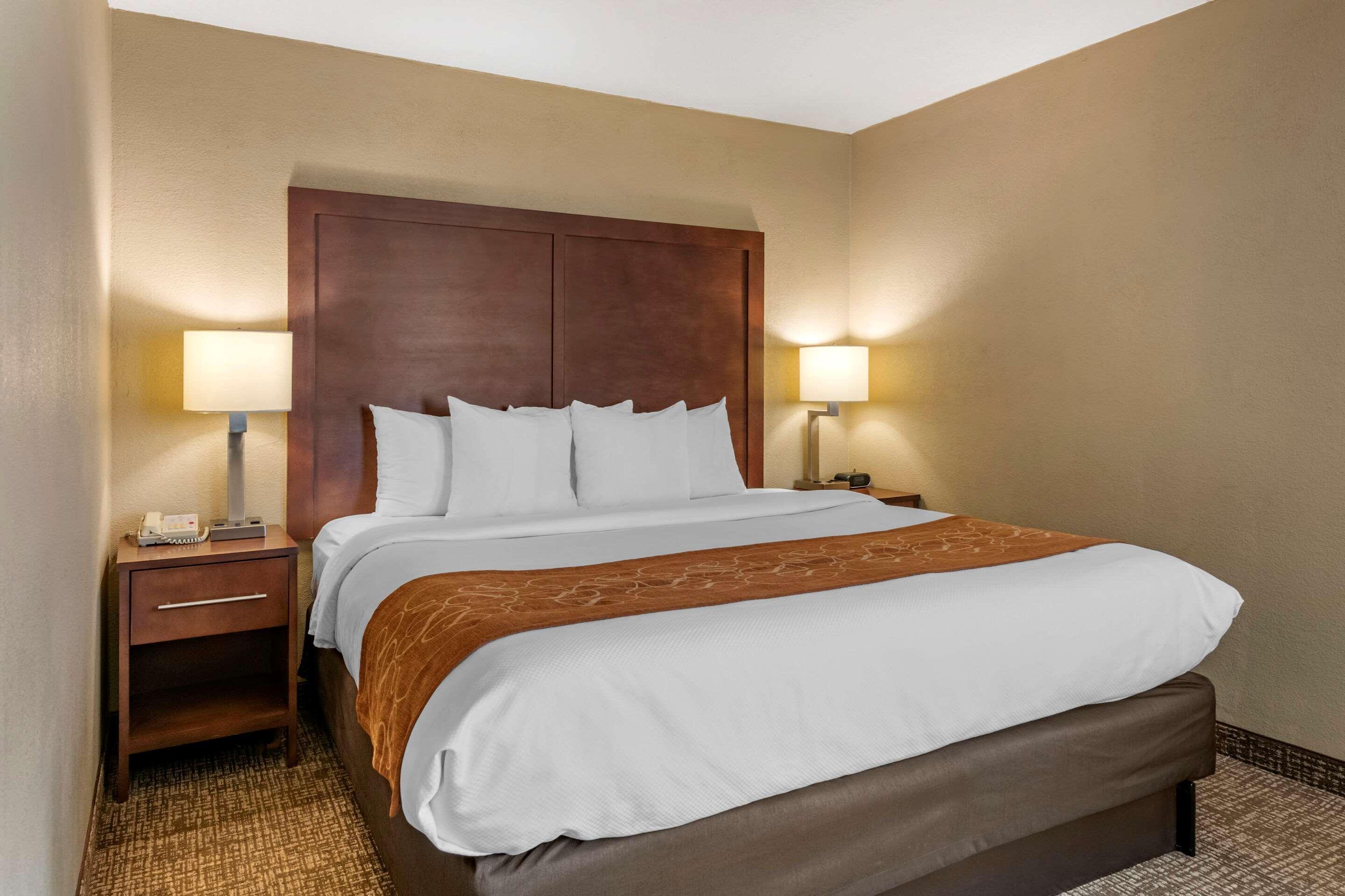 Comfort Suites Baymeadows Near Butler Blvd Джексонвілл Екстер'єр фото