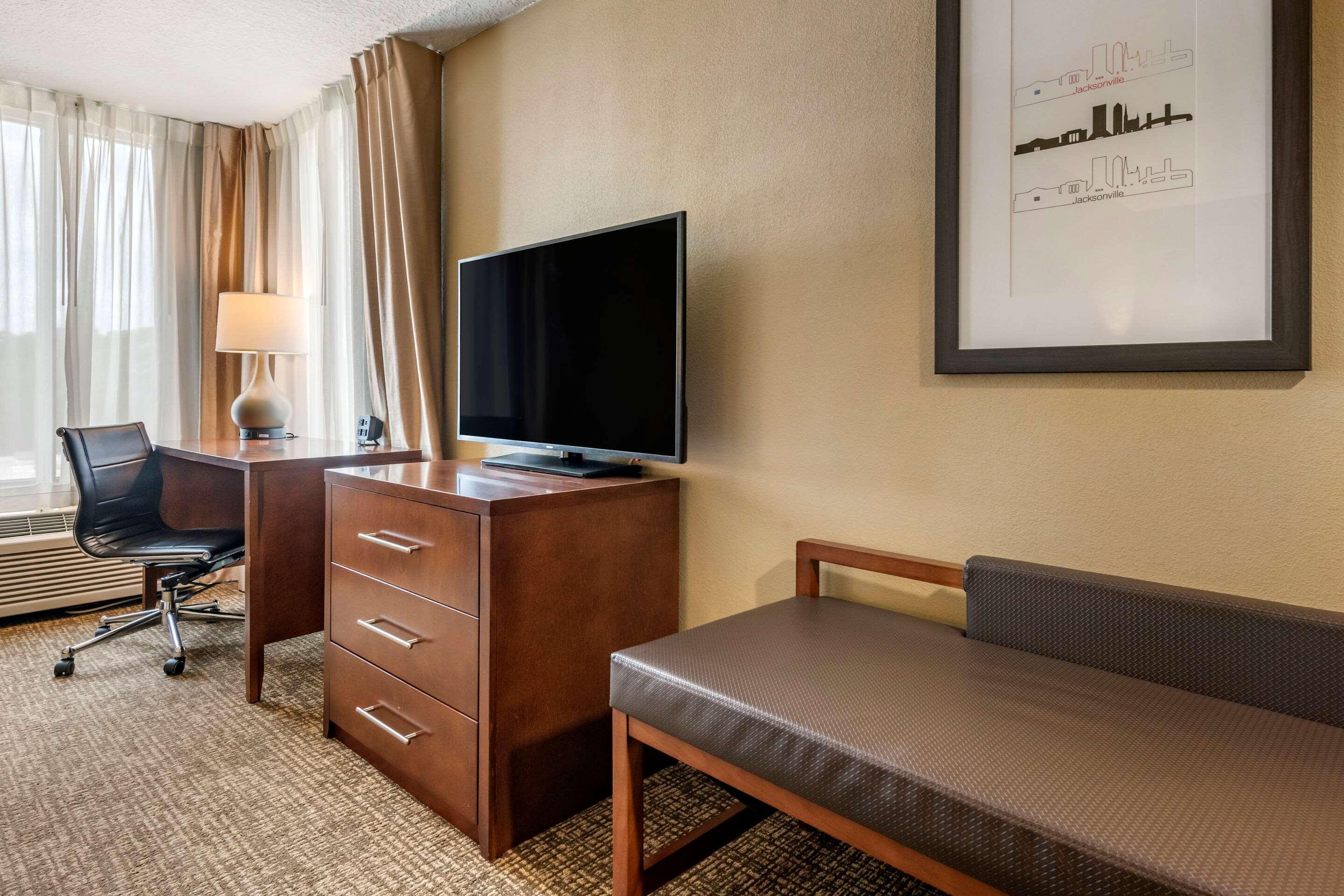Comfort Suites Baymeadows Near Butler Blvd Джексонвілл Екстер'єр фото