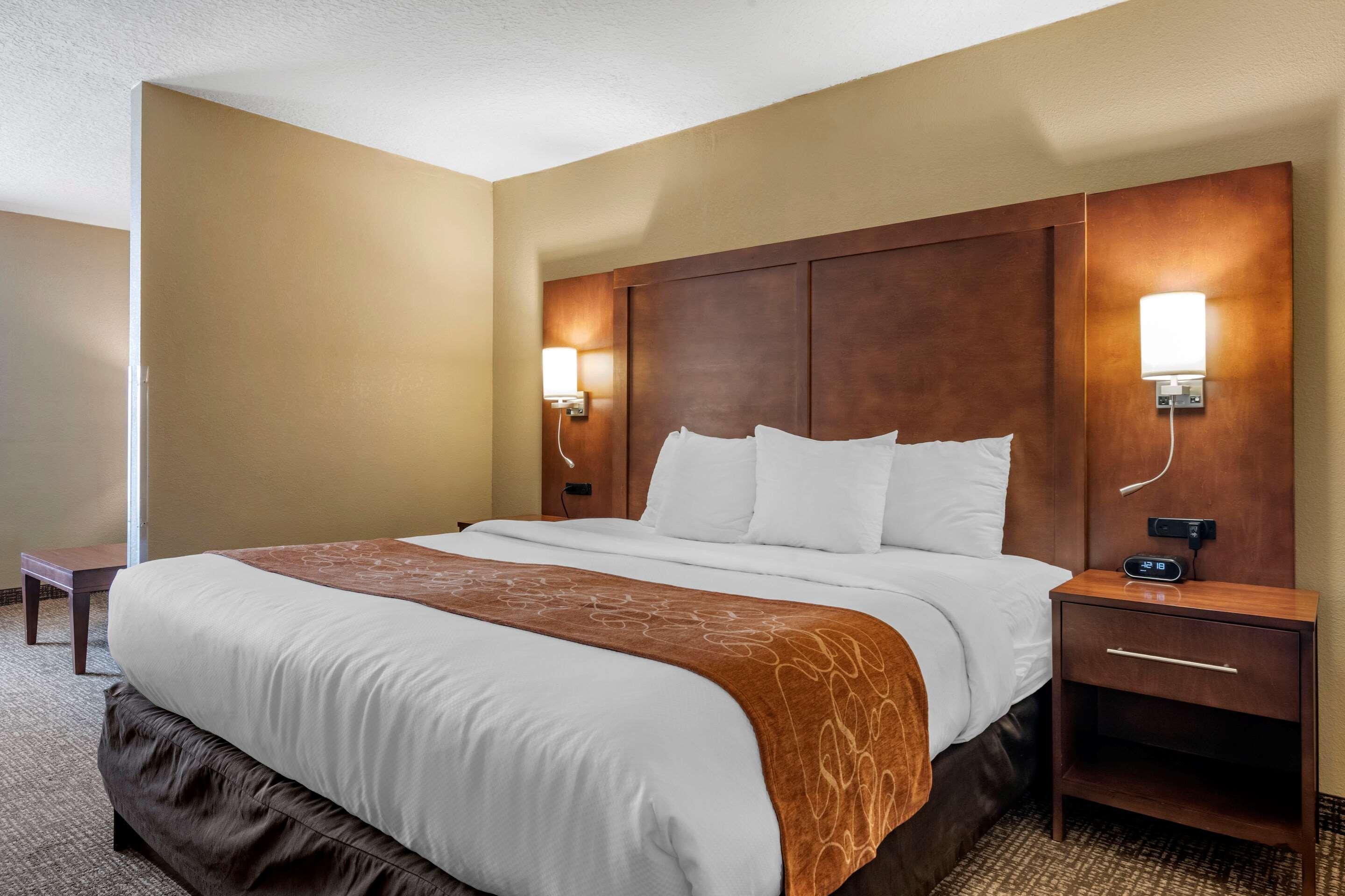 Comfort Suites Baymeadows Near Butler Blvd Джексонвілл Екстер'єр фото