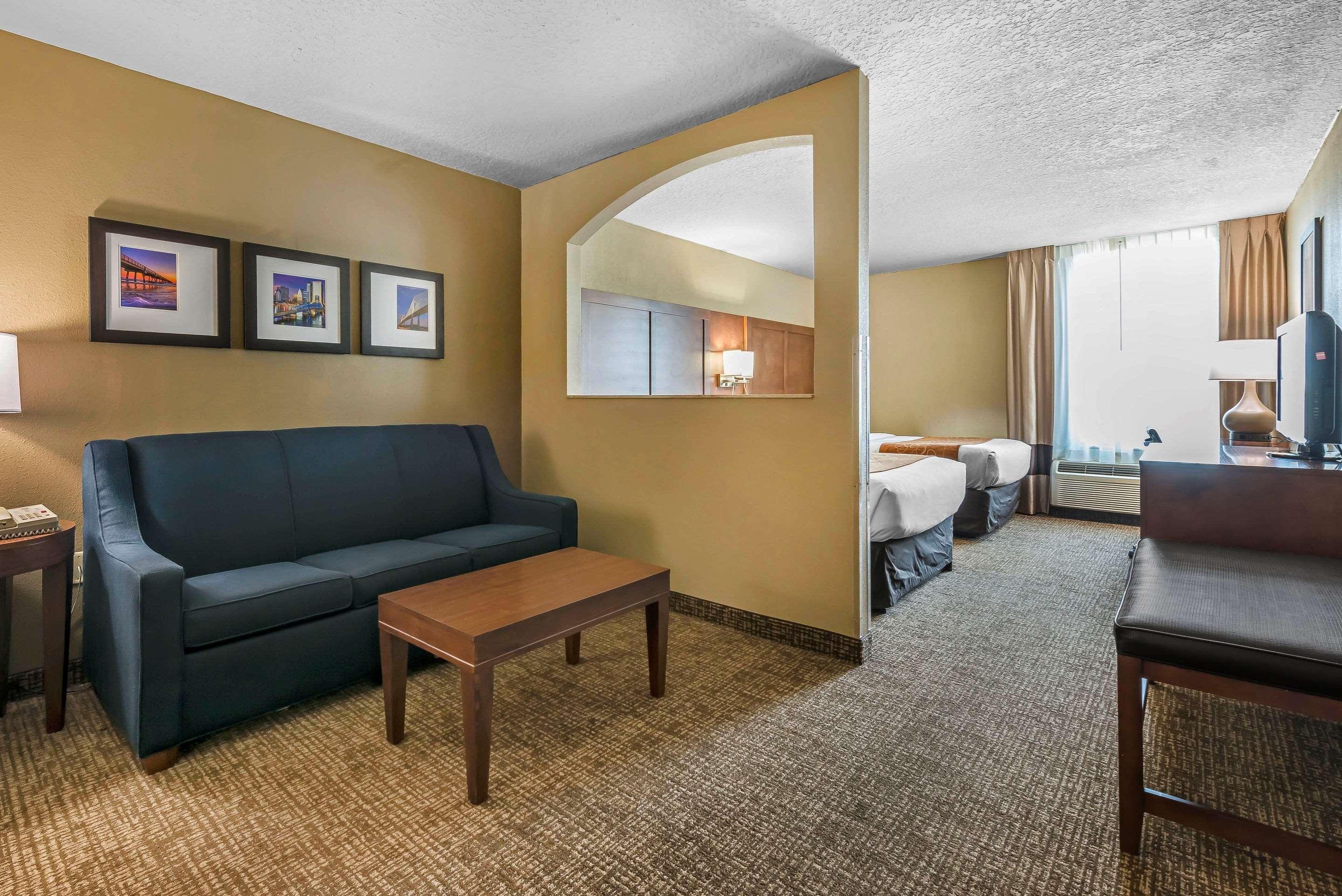 Comfort Suites Baymeadows Near Butler Blvd Джексонвілл Екстер'єр фото