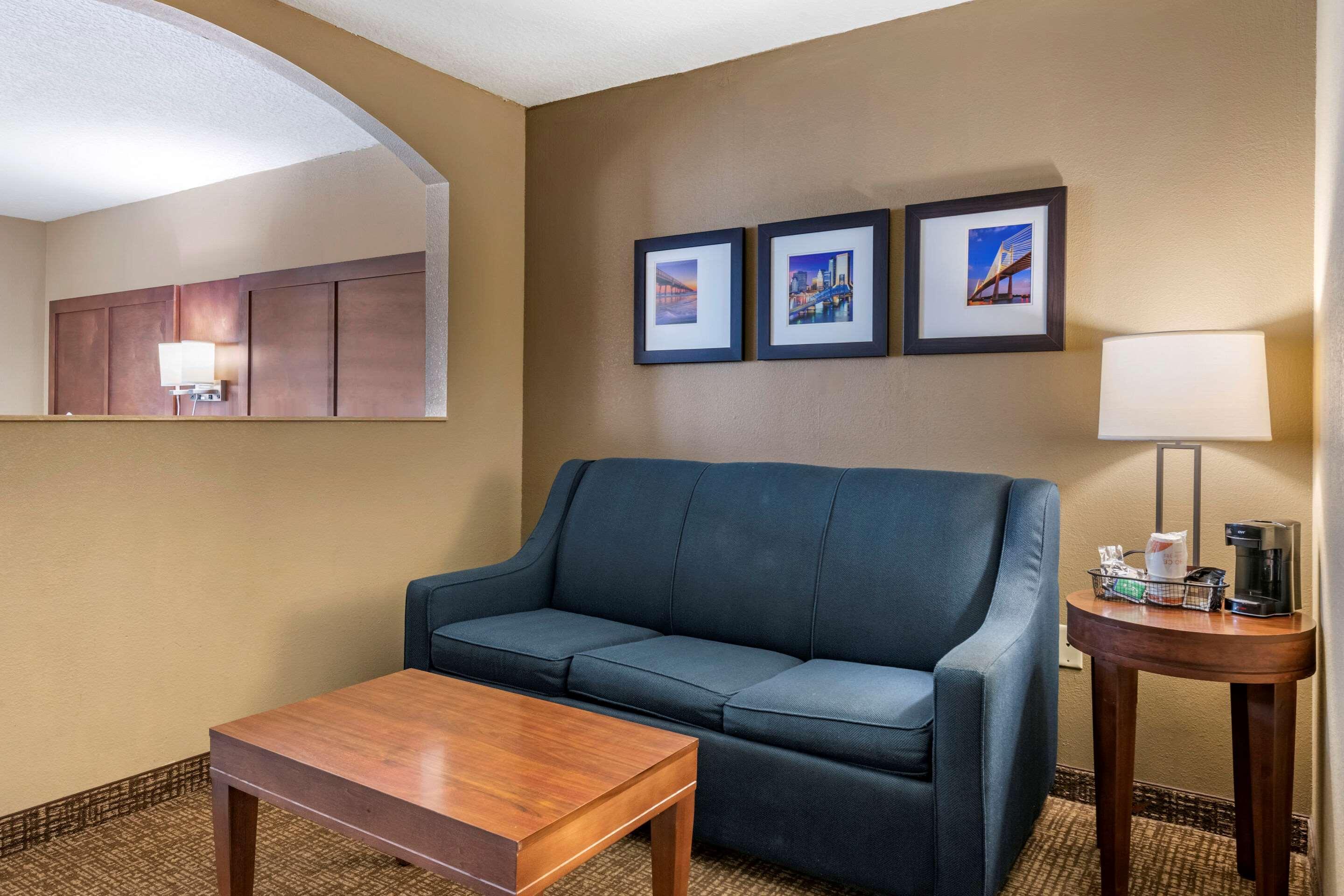 Comfort Suites Baymeadows Near Butler Blvd Джексонвілл Екстер'єр фото