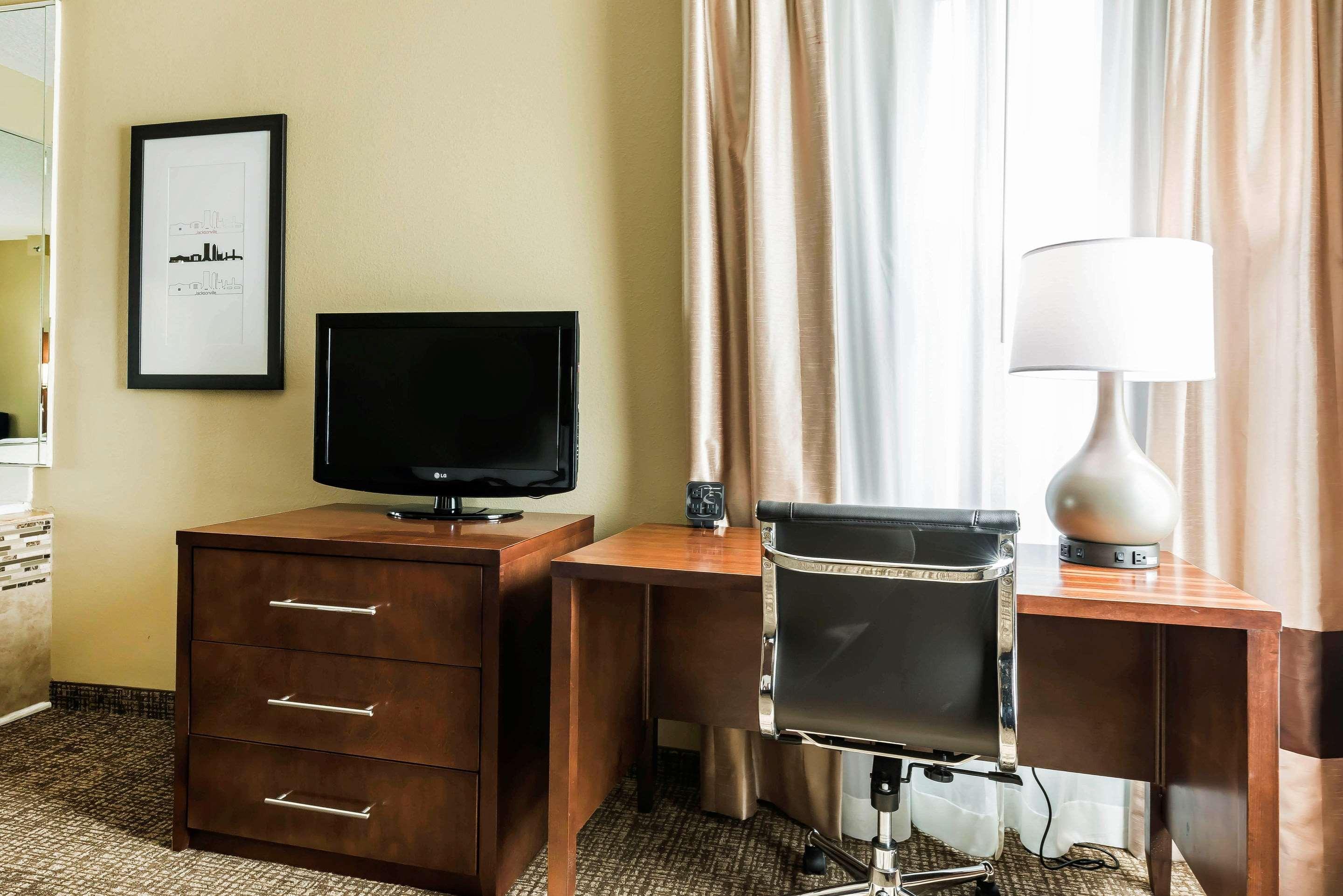 Comfort Suites Baymeadows Near Butler Blvd Джексонвілл Екстер'єр фото