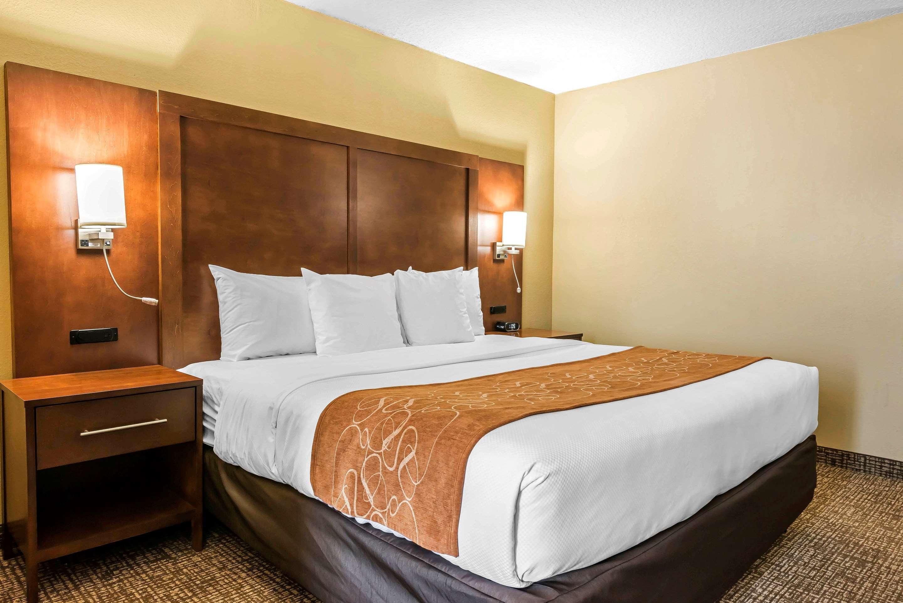 Comfort Suites Baymeadows Near Butler Blvd Джексонвілл Екстер'єр фото