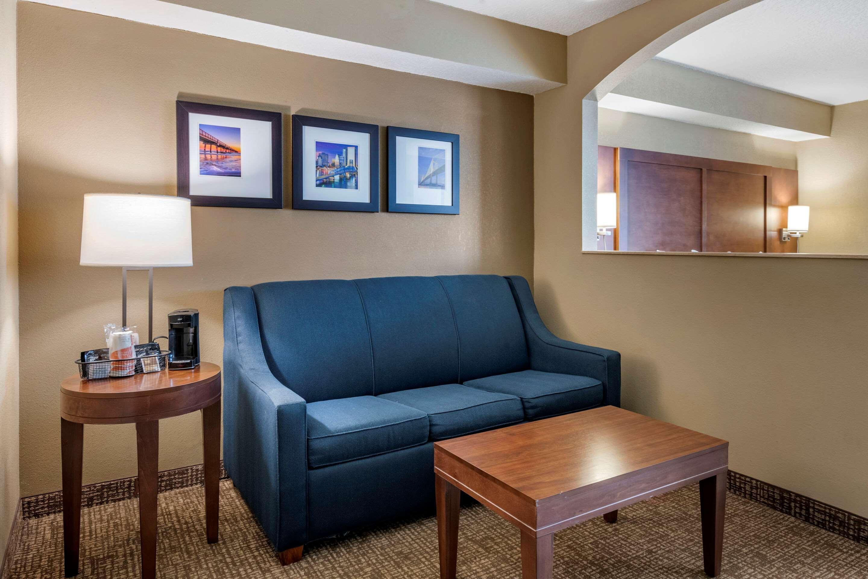 Comfort Suites Baymeadows Near Butler Blvd Джексонвілл Екстер'єр фото