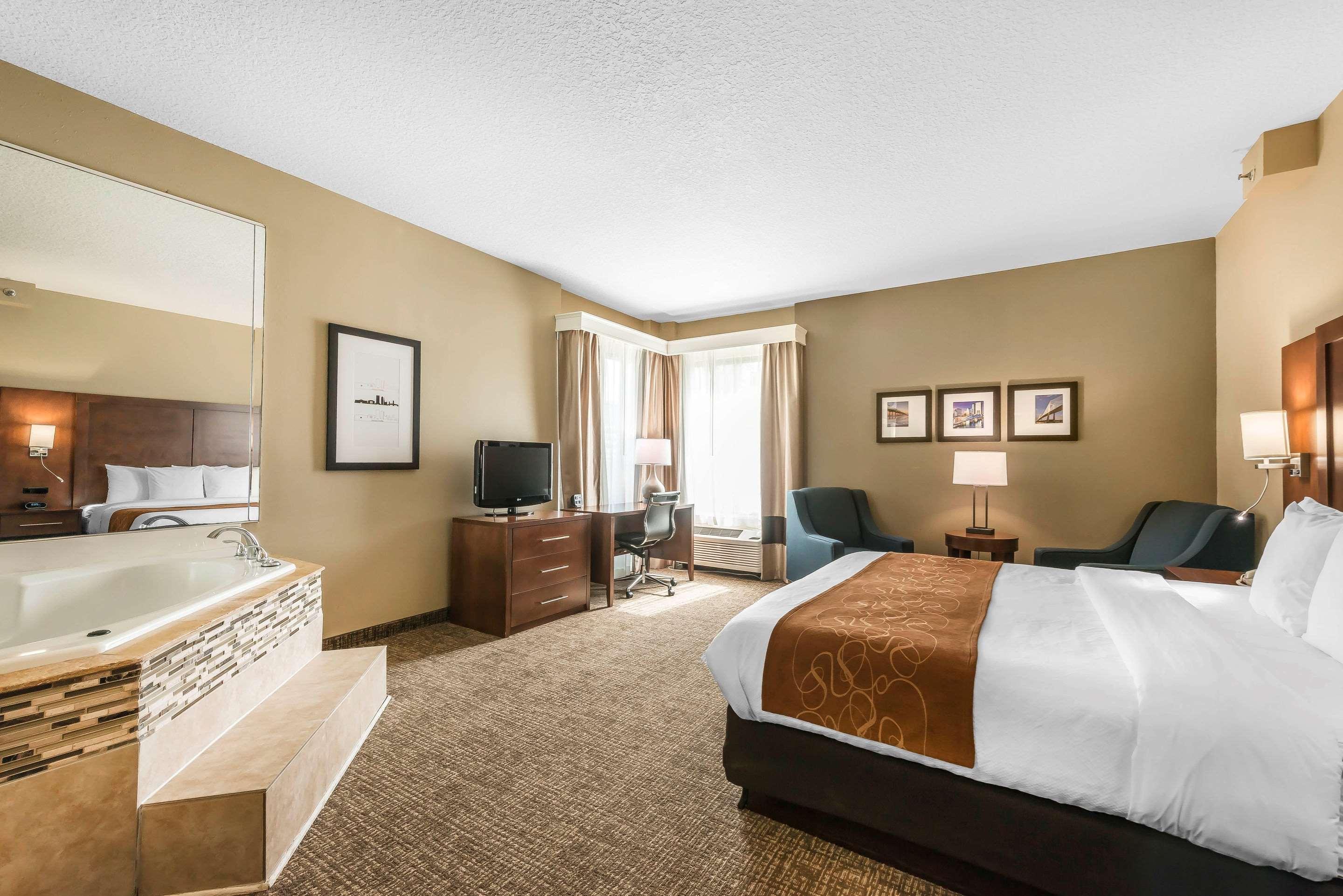 Comfort Suites Baymeadows Near Butler Blvd Джексонвілл Екстер'єр фото