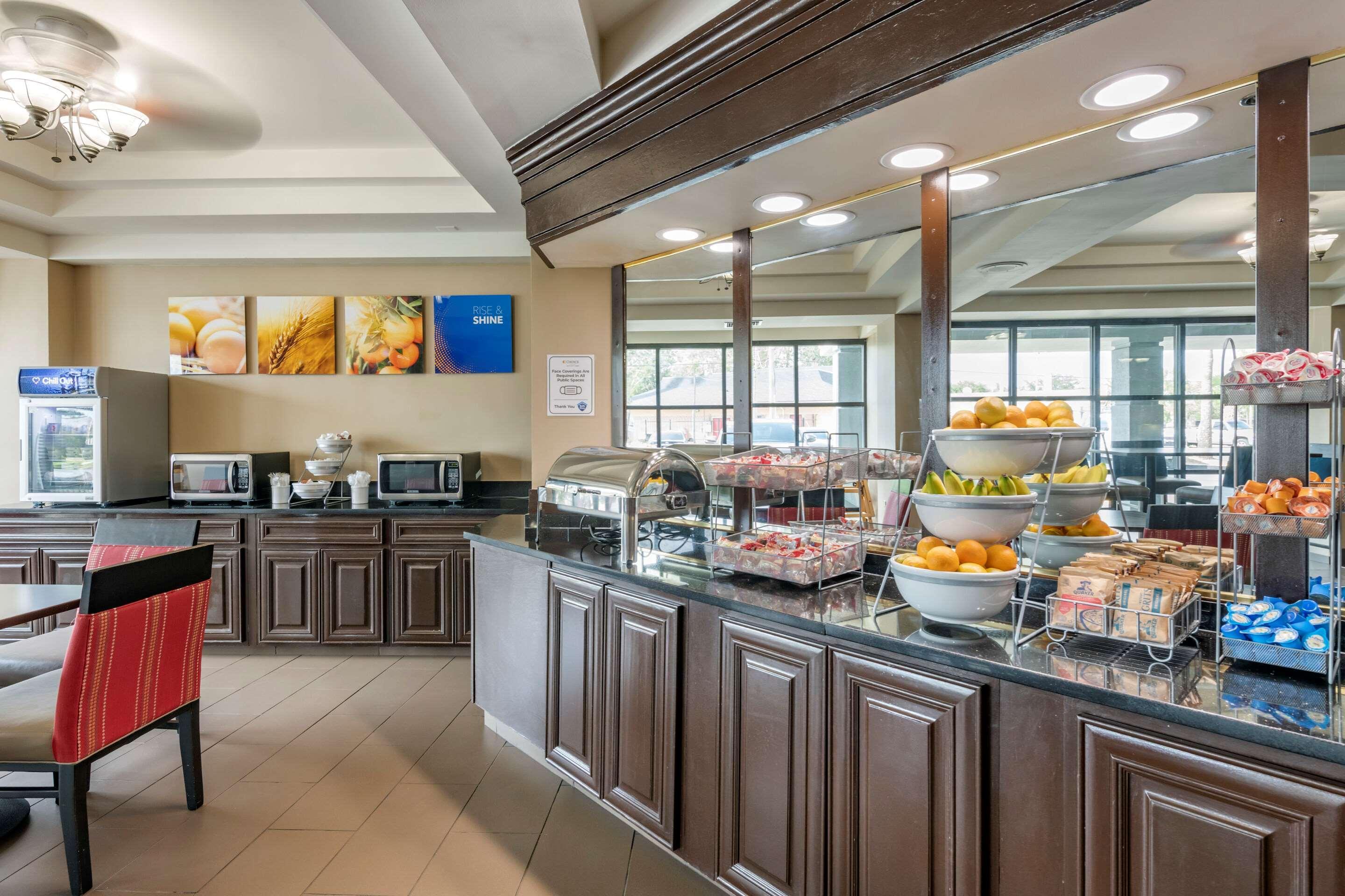 Comfort Suites Baymeadows Near Butler Blvd Джексонвілл Екстер'єр фото