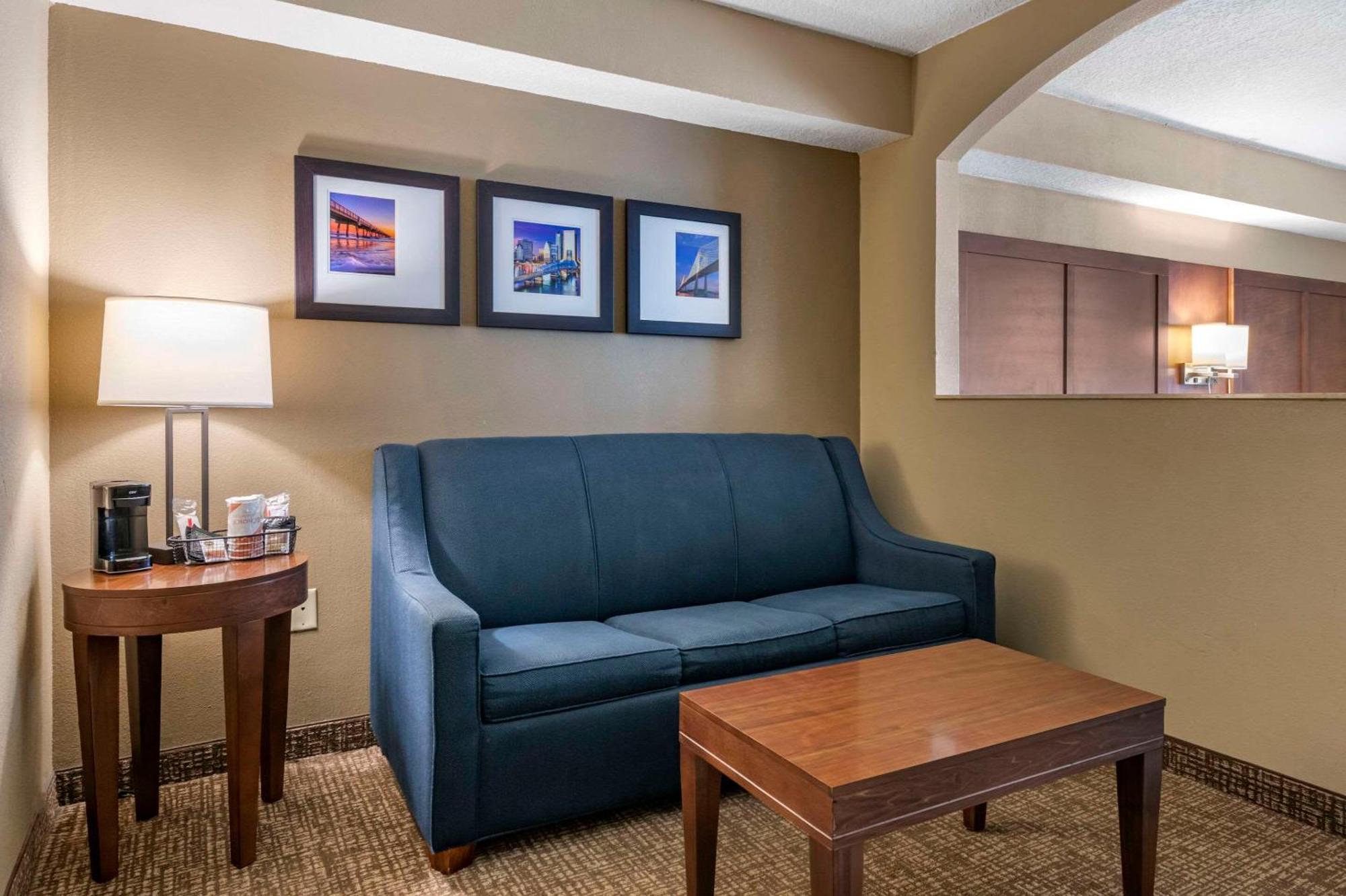 Comfort Suites Baymeadows Near Butler Blvd Джексонвілл Екстер'єр фото